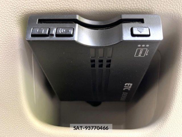 Daihatsu MOVE 2017-08 8208834-3