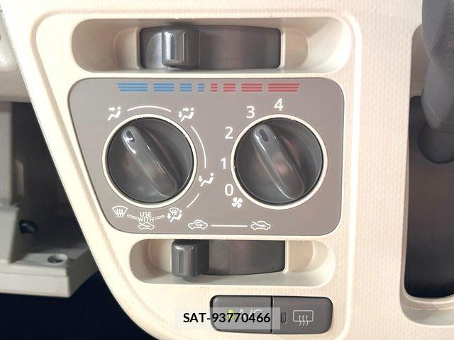 Daihatsu MOVE 2017-08 8208834-4