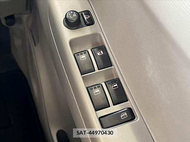 Daihatsu MOVE CONTE 2013-05 8336906-26
