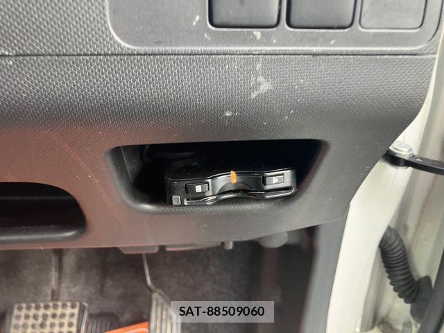 Daihatsu MOVE CUSTOM 2014-04 8074742-6