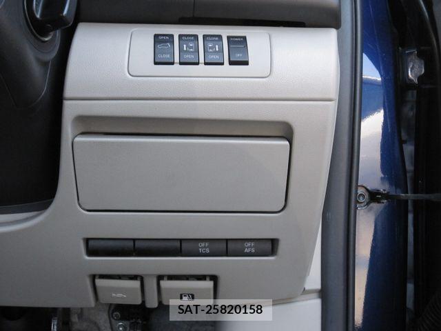Mazda MPV 2009-06 7358905-17