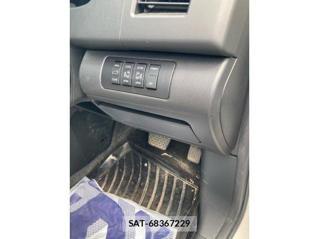 Mazda MPV 2012-11 8336927-13