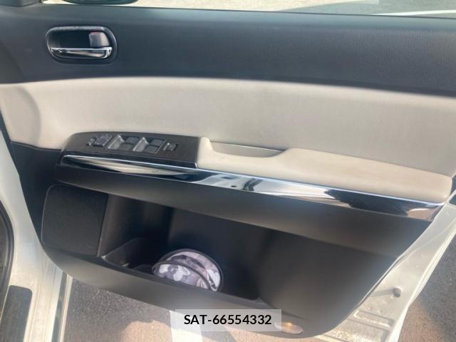 Mazda MPV 2011-11 8355073-11