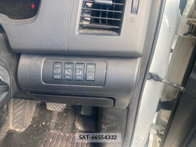 Mazda MPV 2011-11 8355073-12
