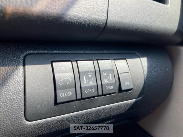 Mazda MPV 2011-07 8367300-13
