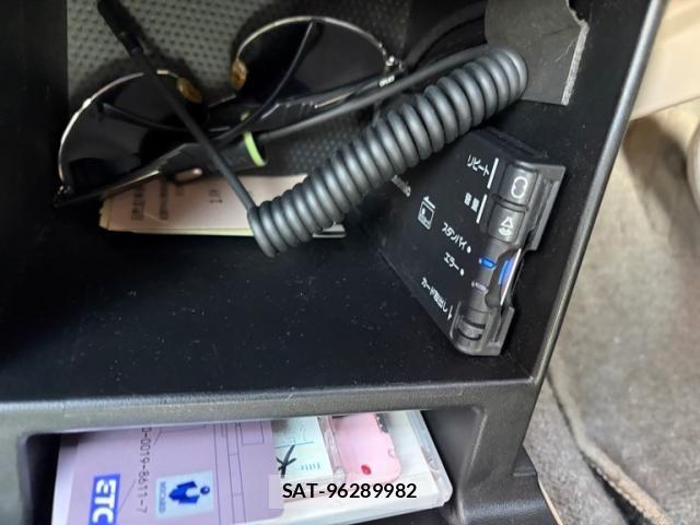 Mazda MPV 2004-05 8525943-18