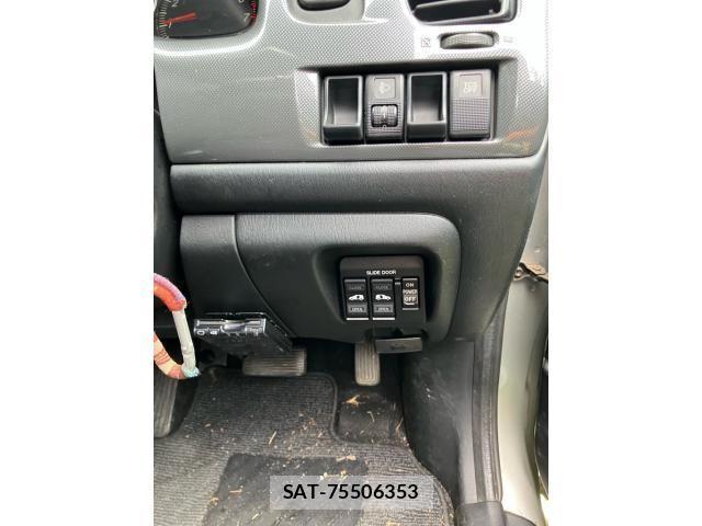 Mazda MPV 2005-08 8525944-13