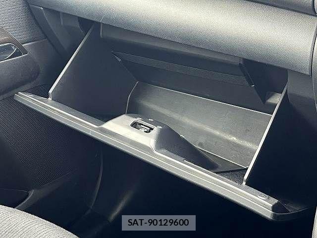 Mazda MPV 2012-07 8660436-25
