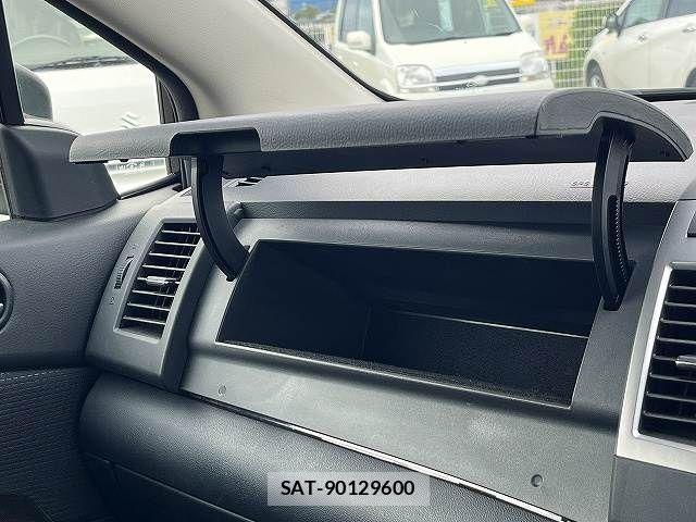 Mazda MPV 2012-07 8660436-26