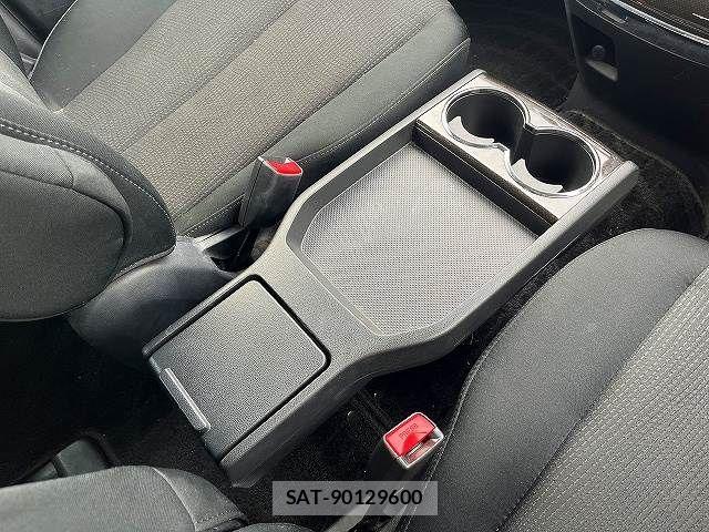 Mazda MPV 2012-07 8660436-27