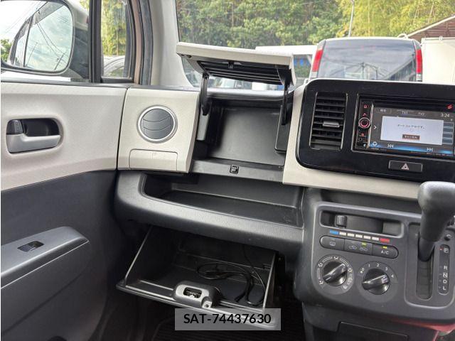 Suzuki MR WAGON 2013-08 8686039-8