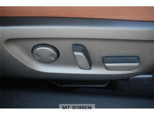 Mazda MX-30 2022-07 6246034-6
