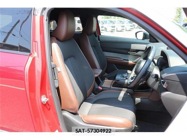 Mazda MX-30 2021-03 8131412-13