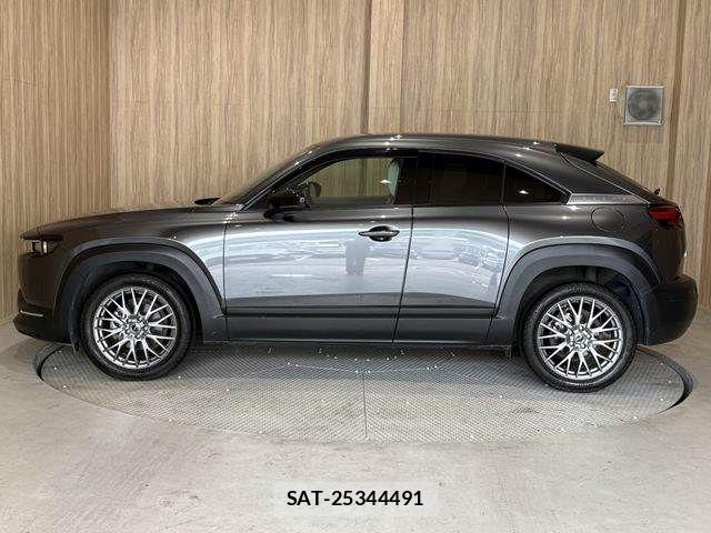 Mazda MX-30 2022-09 8830585-21