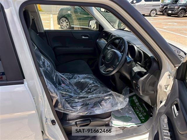 Honda N-ONE 2017-11 7328988-17