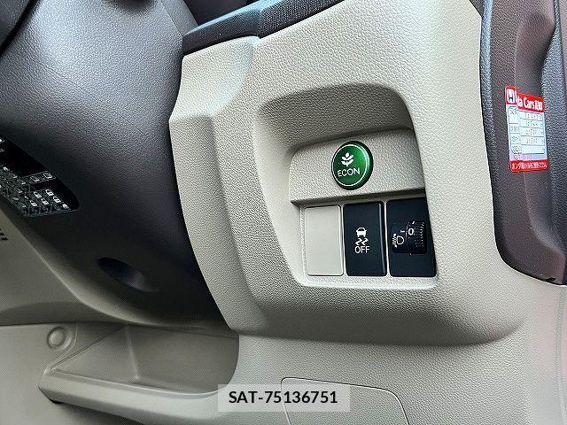 Honda N-ONE 2017-02 8209233-5