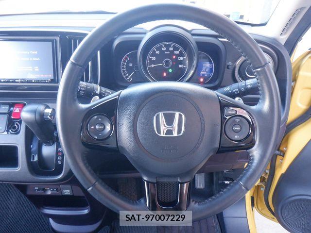 Honda N-ONE 2016-03 8209223-11