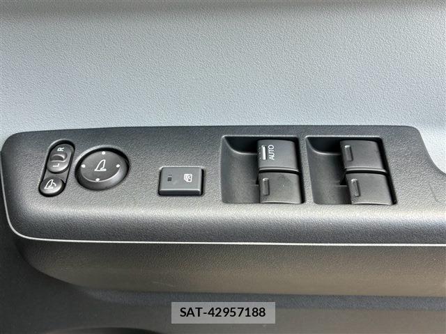 Honda N-ONE 2025-10 8526334-28