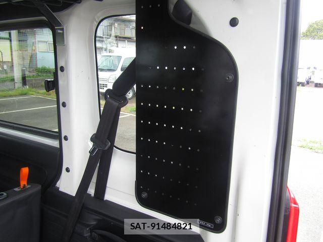 Honda N-VAN 2020-03 6910798-16