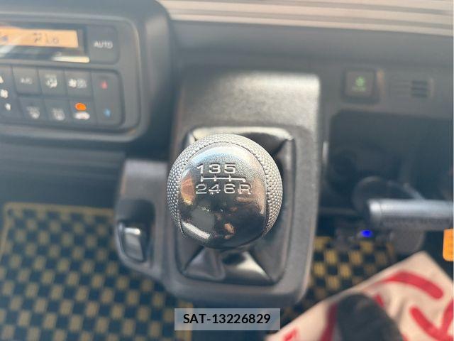 Honda N-VAN 2019-07 7787947-17