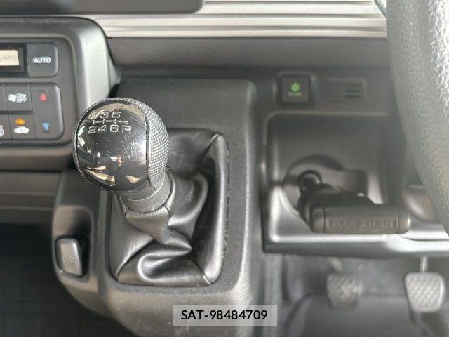Honda N-VAN 2021-06 8158955-17