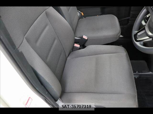 Honda N-VAN 2019-02 8367944-10