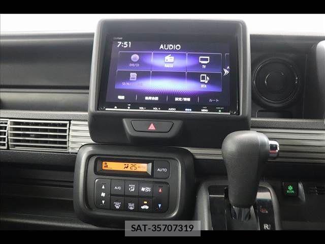Honda N-VAN 2019-02 8367944-29