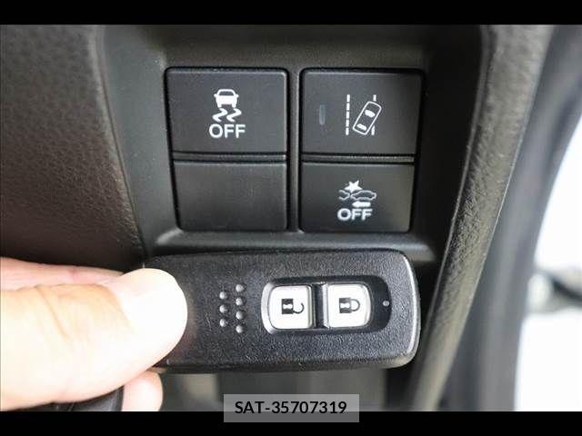 Honda N-VAN 2019-02 8367944-4