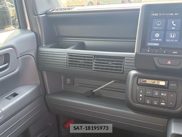 Honda N-VAN 2025-03 5874787-26