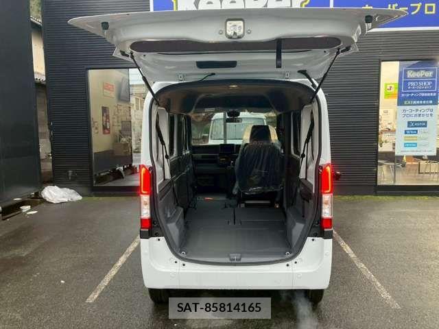 Honda N-VAN 2025-10 6910755-11
