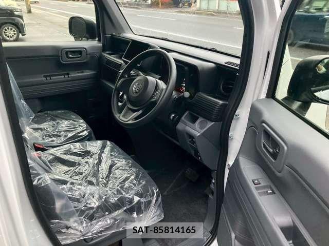 Honda N-VAN 2025-10 6910755-19