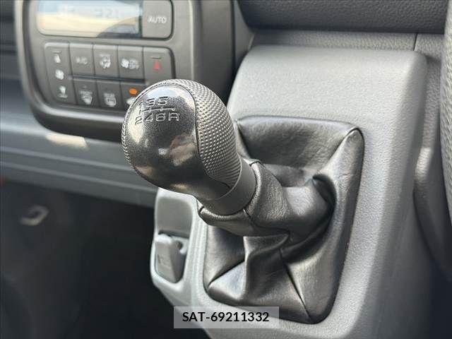 Honda N-VAN 2022-06 7223196-23