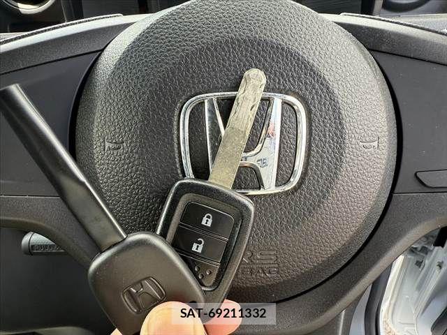 Honda N-VAN 2022-06 7223196-4