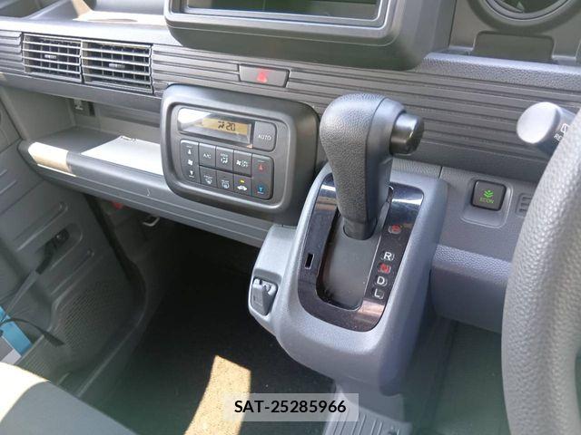 Honda N-VAN 2019-04 7216546-9