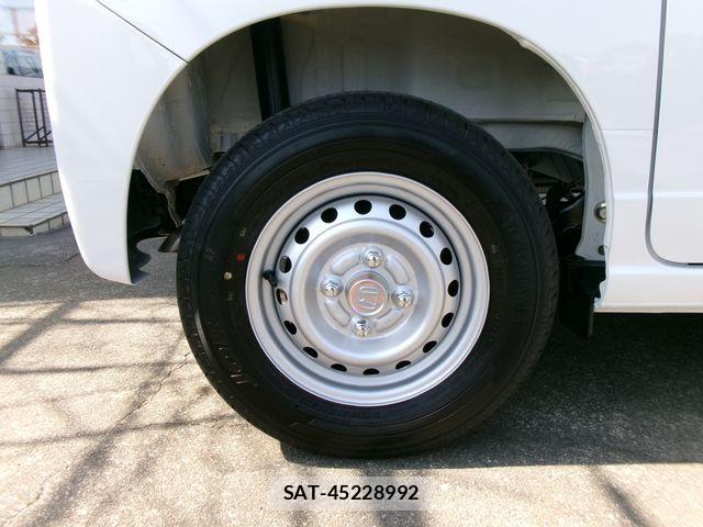 Honda N-VAN 2026-05 7329108-11
