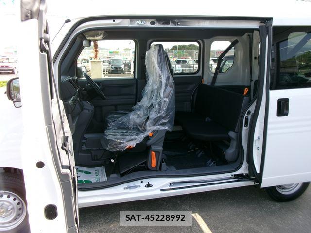 Honda N-VAN 2026-05 7329108-26