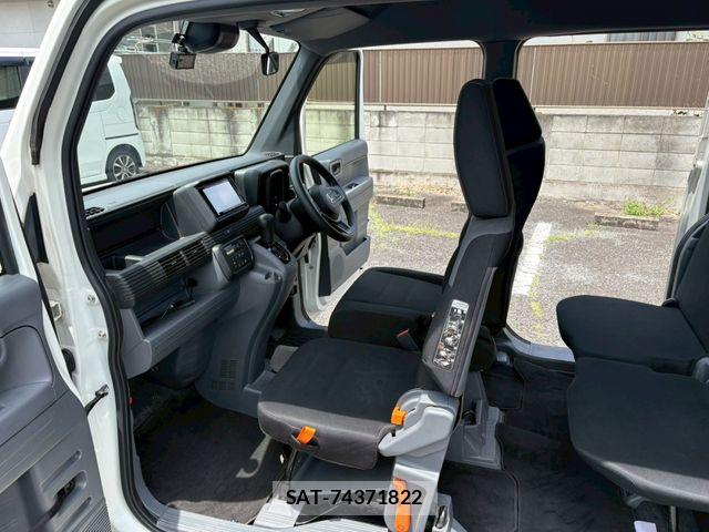 Honda N-VAN 2018-10 7618999-14