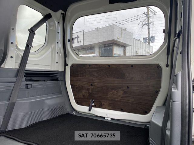 Honda N-VAN 2019-05 7618997-18