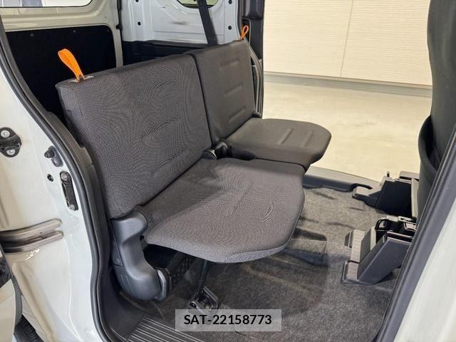 Honda N-VAN 2019-02 8231180-11