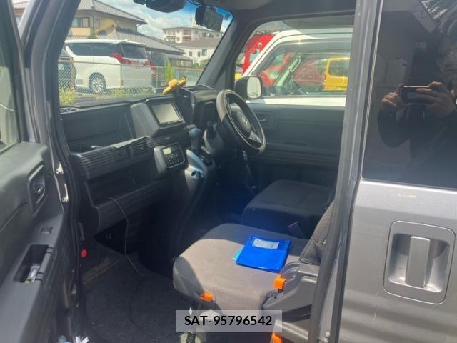 Honda N-VAN 2019-07 8526427-9