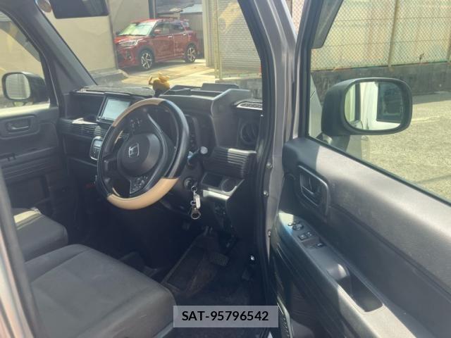 Honda N-VAN 2019-07 8526427-11