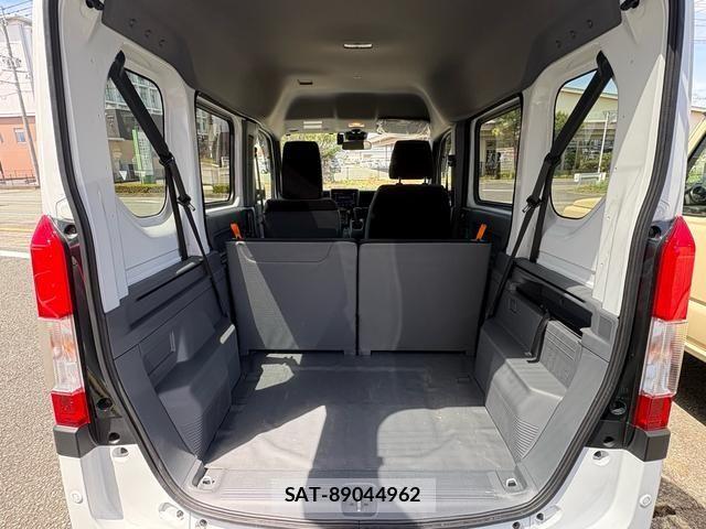 Honda N-VAN 2025-09 8628236-9