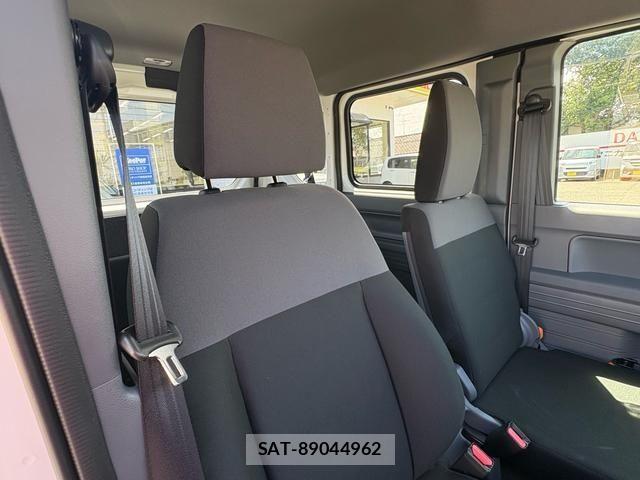 Honda N-VAN 2025-09 8628236-12