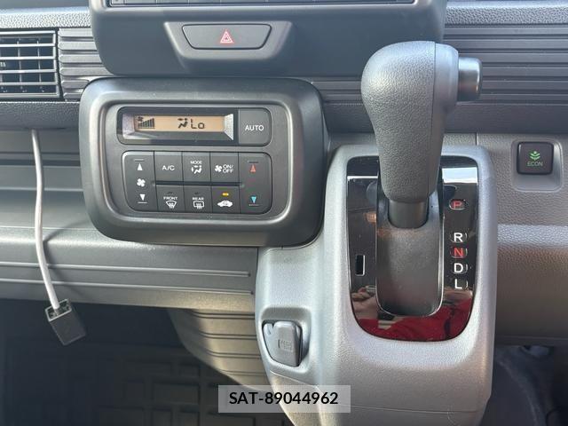 Honda N-VAN 2025-09 8628236-25