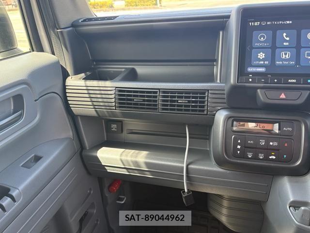 Honda N-VAN 2025-09 8628236-27