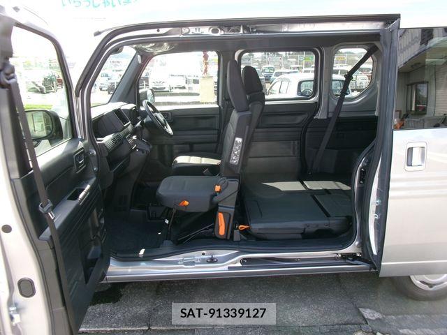 Honda N-VAN 2026-05 8744996-25