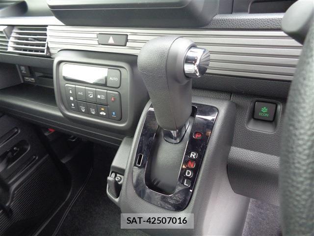 Honda N-VAN 2026-09 8744995-18
