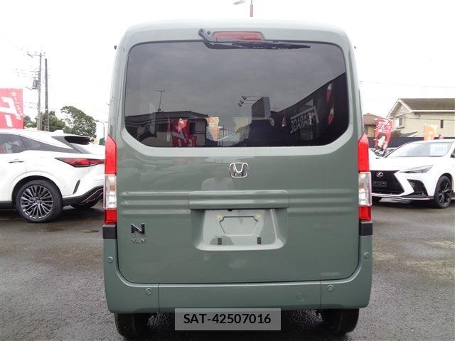 Honda N-VAN 2026-09 8744995-6