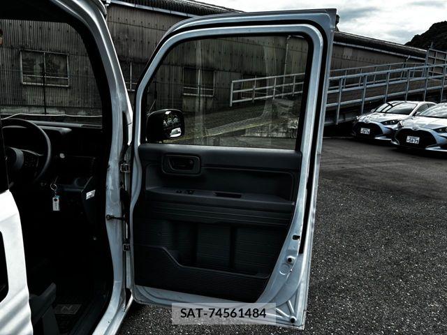Honda N-VAN 2022-09 8830935-12