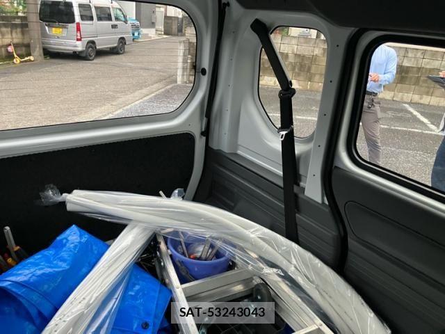 Honda N-VAN 2026-04 8830934-13